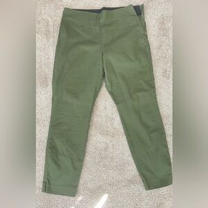 NWOT Old Navy Skinny Pants Women's size 12 
Cotton Stretch Pull On High-Rise
